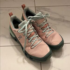 On Running Women's Cloudwander Waterproof - 8.5 - pink and green